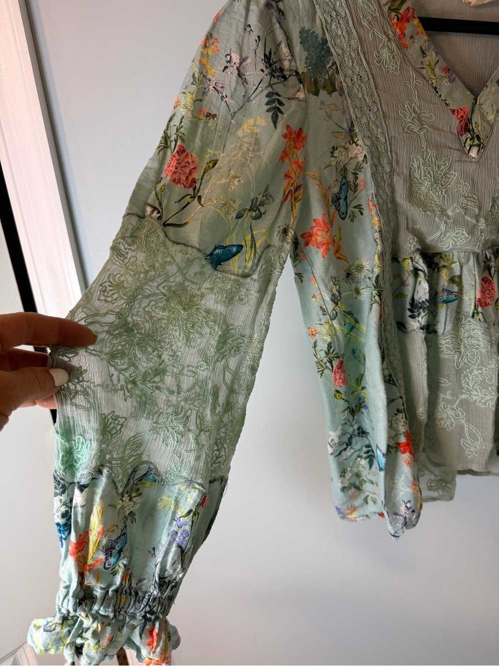 Let Me Be - beautiful blouse - Picture 3 of 10